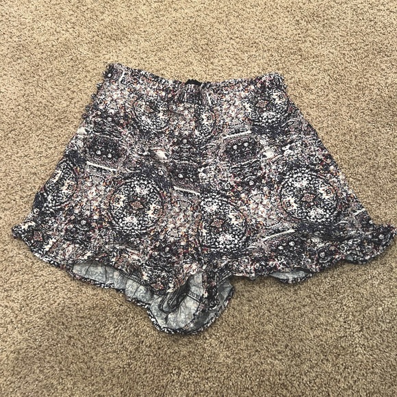 Pants - Mika & Gala high waisted shorts